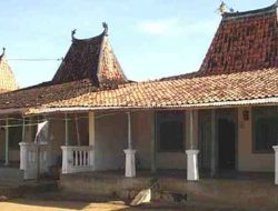 Pola dan Bentuk Rumah: Tanèyan Lanjhâng